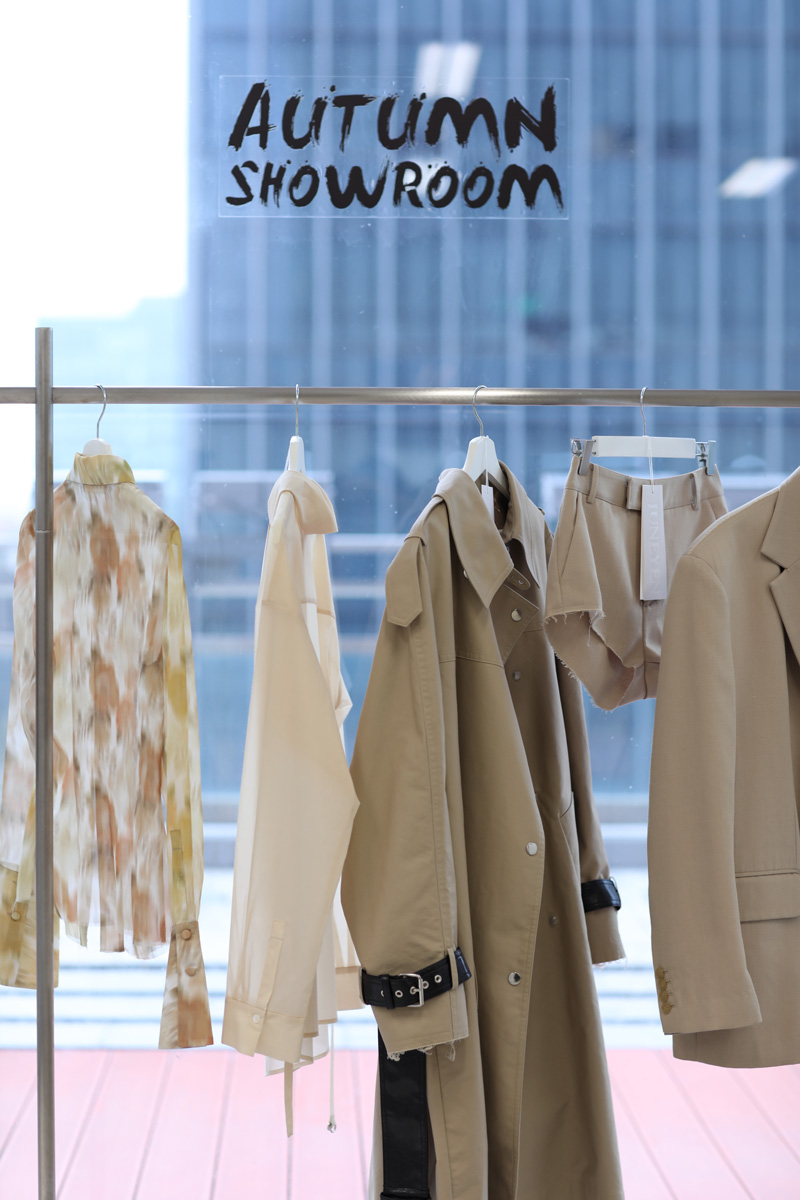 AUTUMN SHOWROOM在本次上海时装周呈现了二十五个优质海内外品牌