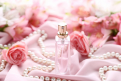 打破性别界限：香水OEM代工厂洞察女性用香需求，助中性香市场增长